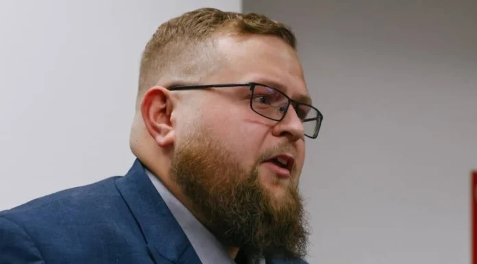 A Complexa História de Logan Gifford: Abuso Materno e a Suspeita de Paternidade