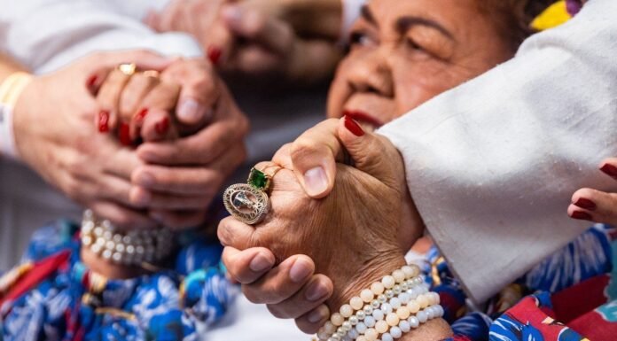 Dona Onete: Cirurgia Bem-Sucedida e Recuperação da Diva da Música Paraense