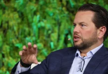 Bill Ready, CEO do Pinterest, Advocates for Social Media Restrictions for Minors