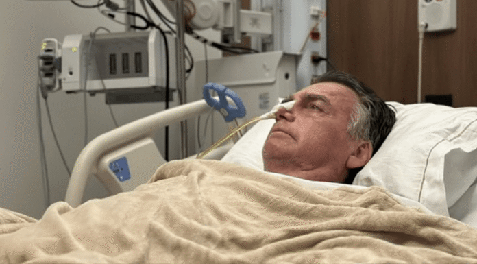 Pressão por Prisão Domiciliar de Bolsonaro Aumenta Após Internação Hospitalar