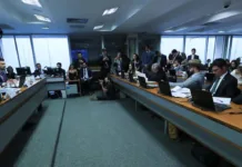 Desfecho da CPMI do INSS: Votação Rejeita Relatório Final e Divide Parlamentares