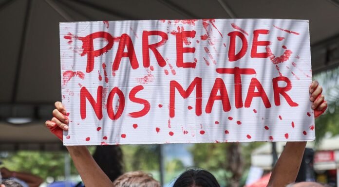 Câmara dos Deputados Aprova Projeto que Regula o Uso de Spray de Pimenta por Mulheres