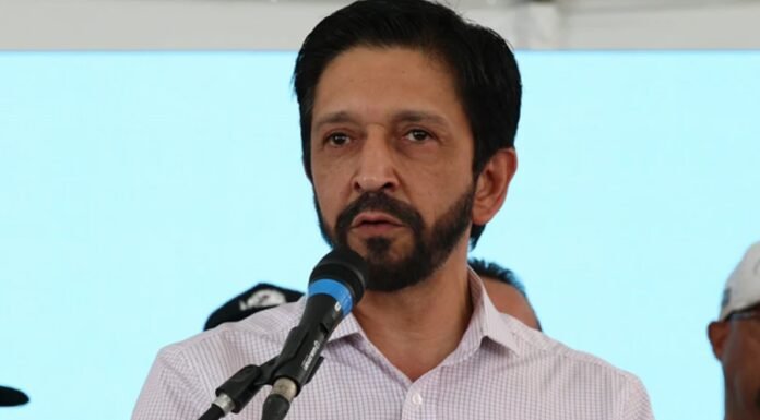 Ricardo Nunes Apoia Flávio Bolsonaro e Prepara Terreno para Eleições