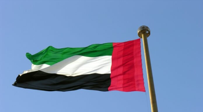 Tensão no Golfo: Novos Ataques Após Pedido do Irã para Evacuação de Portos dos EAU