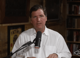 Tucker Carlson Alega Que a CIA Busca Incriminá-lo Após Críticas à Guerra do Irã