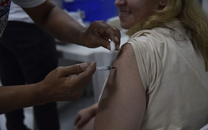 um período, especialmente quando ainda possuem estoque adquirido antes do reajus