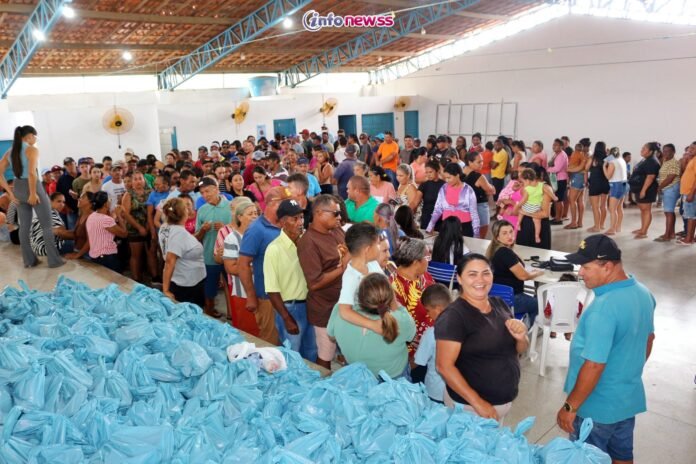 tante ação social marcada pela distribuição de mais de três toneladas e meia de