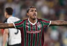 Fluminense vence Corinthians e assume vice-liderança do Brasileirão Fluminense x Corinthians tem expulsão bizarra por gesto obsceno; veja