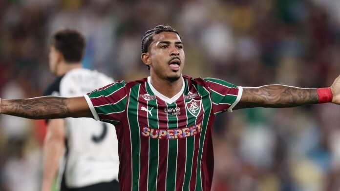 Fluminense x Corinthians tem expulsão bizarra por gesto obsceno; veja