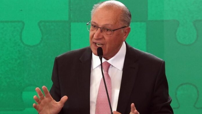 Alckmin critica candidatura de defensores da ditadura