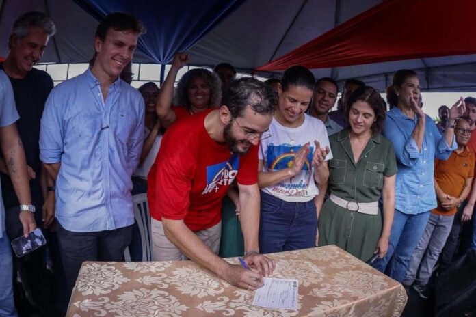 Túlio Gadêlha critica estratégia de palanque único em Pernambuco