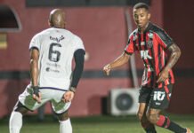Gol contra bizarro marca derrota do Vitória no Pituaçu Gol contra bizarro marca derrota do Vitória no Pituaçu