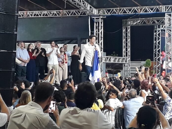 João Campos destaca apoio de Lula em discurso de despedida