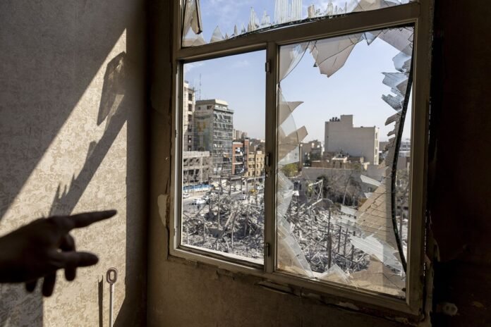 Danos no Irã: quase 140 mil edifícios afetados por ataques aéreos