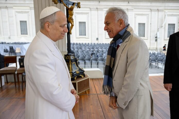 Prefeito de Vitória de Santo Antão se encontra com Papa Leão XIV no Vaticano