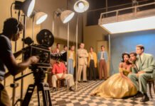 Elizabeth Taylor e Richard Burton podem estrelar nova temporada de Love Story Imagem gerada com IA