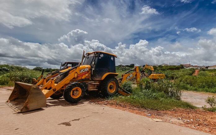 Chuvas intensas causam transbordamento de açude em Araripina Chuvas intensas causam transbordamento de açude em Araripina