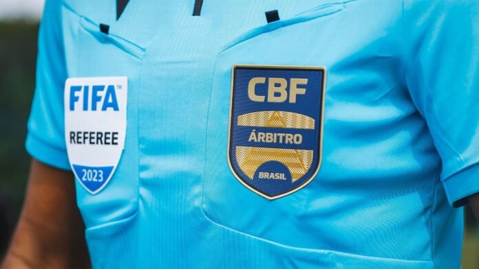 Mbappé quase abandonou seleção francesa por racismo após Eurocopa