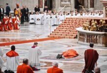 Papa Leão XIV realiza primeira missa de Sexta-Feira Santa e clama por paz Papa Leão XIV realiza primeira missa de Sexta-Feira Santa e clama por paz