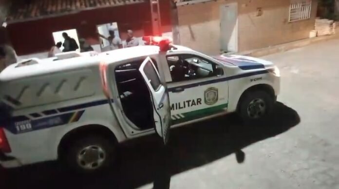 Operação policial apreende arma artesanal e drogas em Trindade