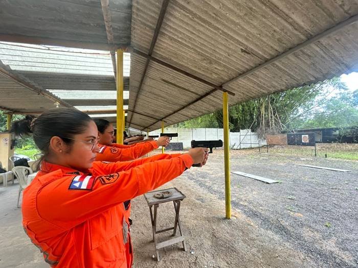 Curso de tiro exclusivo para mulheres fortalece segurança pública na Bahia