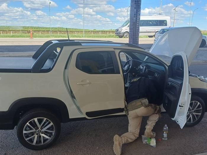 Homem é detido ao trocar carro por caminhonete furtada em Petrolina