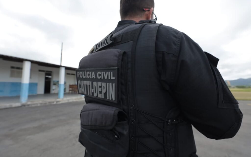 Governador da Bahia inaugura unidade de frutas e autoriza obras em rodovia