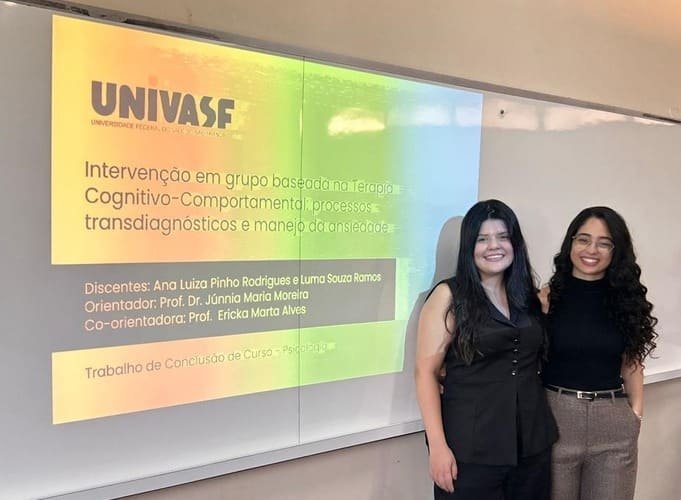 Egressas da Univasf recebem prêmio por pesquisa inovadora em terapia cognitiva