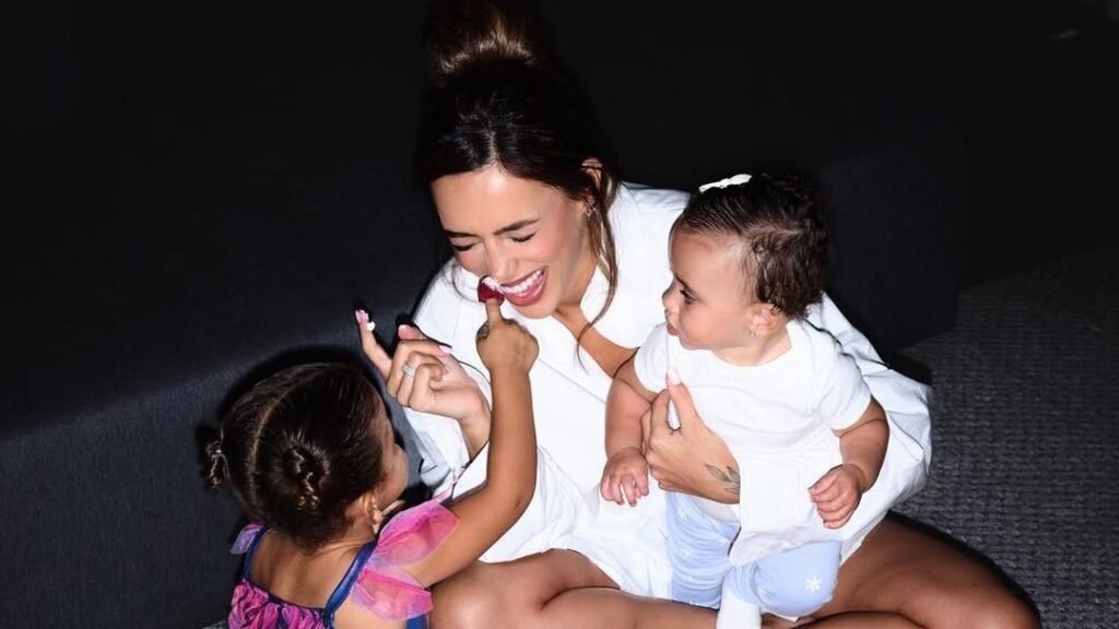 Bruna Biancardi comemora aniversário com as filhas e Neymar