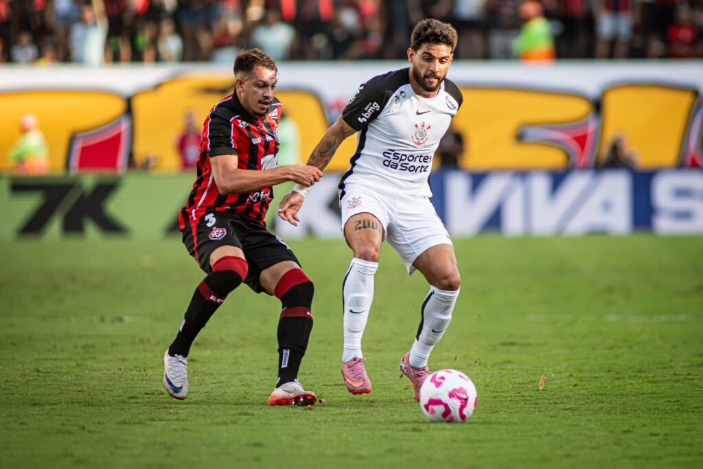 Vitória vence Piauí e Jair Ventura destaca jovens talentos