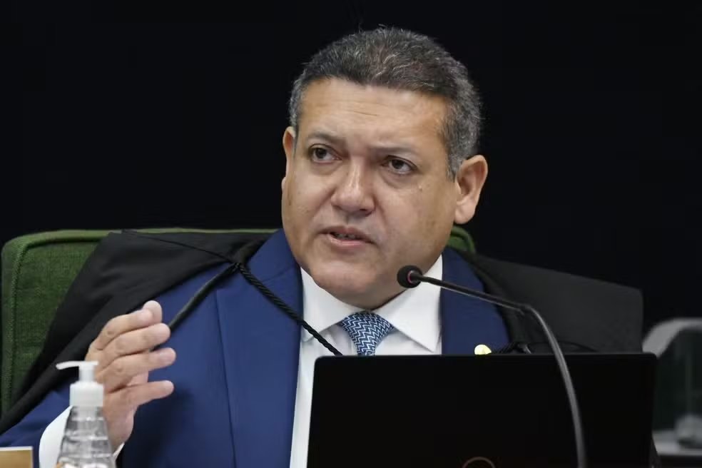 Flávio Bolsonaro descarta Eduardo como chanceler em possível governo