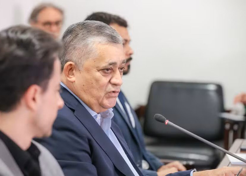José Guimarães assume com foco em fortalecer Lula no Congresso