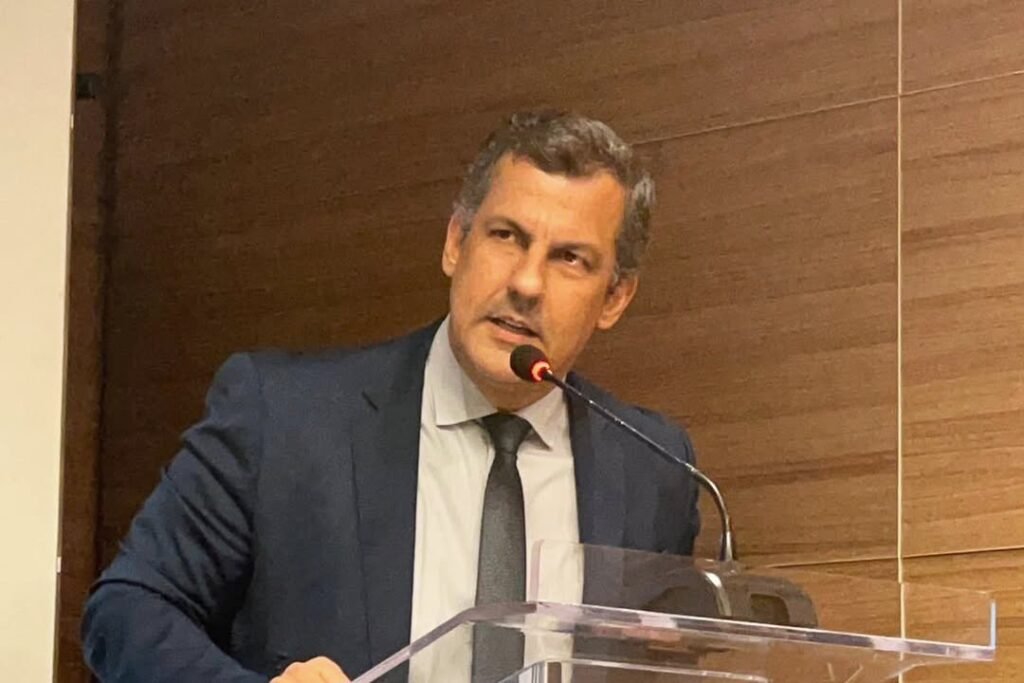 Carlos Sant'anna critica ministros do STF e propõe fiscalização