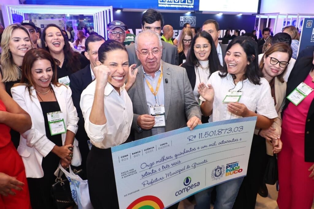 Prefeito de Gravatá se destaca em congresso municipalista no Recife