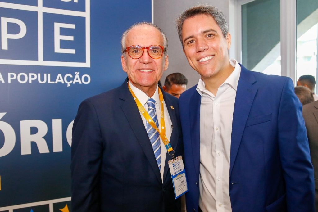 Senador Dueire destaca apoio a pautas municipalistas em congresso da Amupe