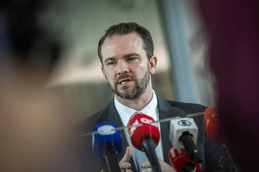 Governo anuncia FGTS para quitar dívidas com até 90% de desconto