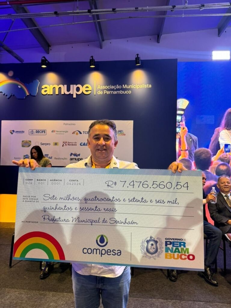 Prefeito de Sirinhaém assegura R$ 7 milhões em congresso da AMUPE