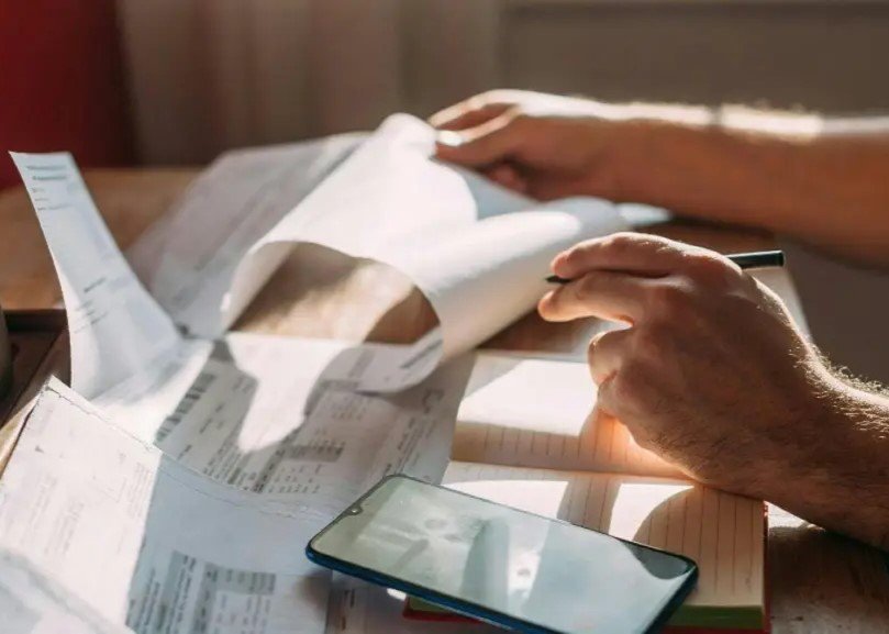 Desafios econômicos e sociais marcam governo Lula em busca de reeleição