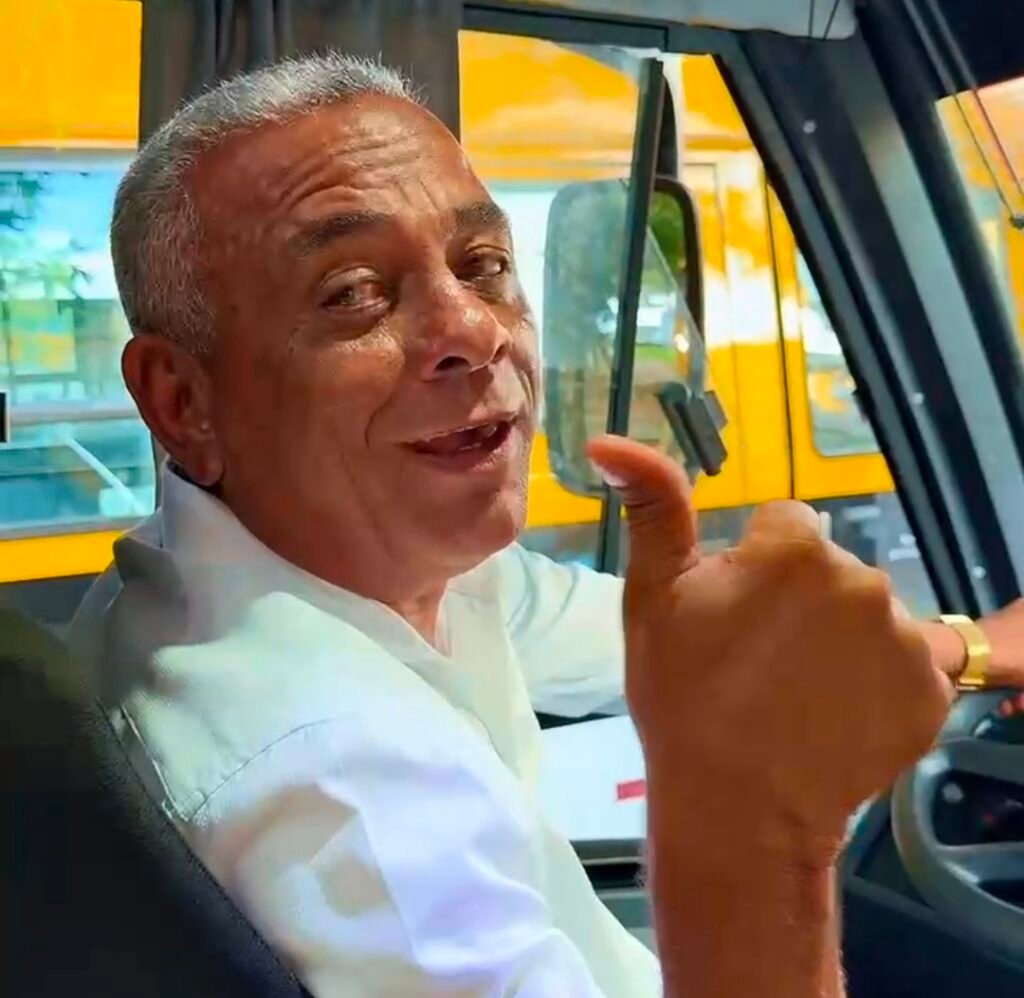 Tracunhaém recebe novos ônibus escolares para melhorar transporte de alunos