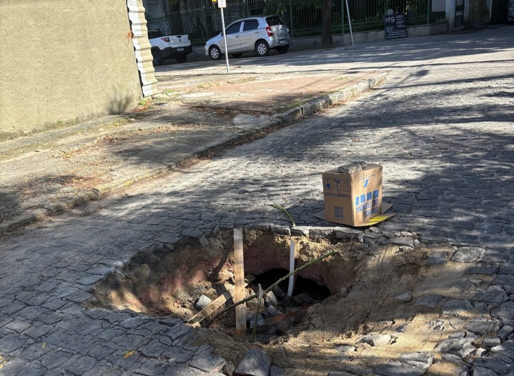 Cratera no Poço da Panela preocupa moradores e motoristas