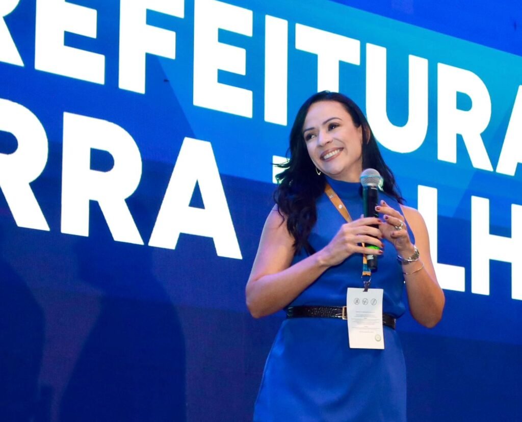 Prefeita de Serra Talhada é premiada por projetos inovadores