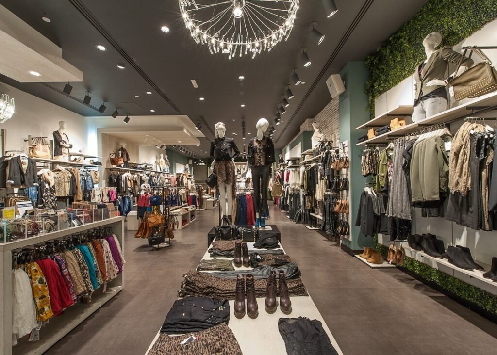 Impacto dos juros e impostos no varejo brasileiro desafia empresas