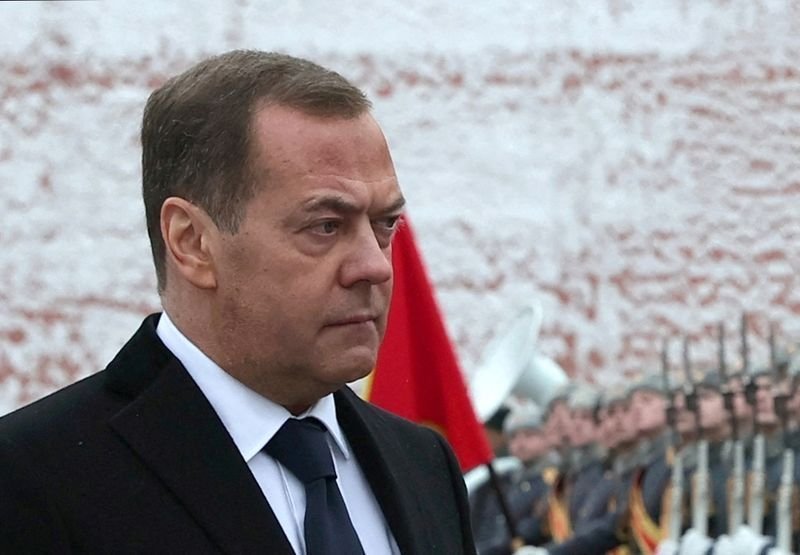 Medvedev critica papel dos EUA como mediador em conflitos globais