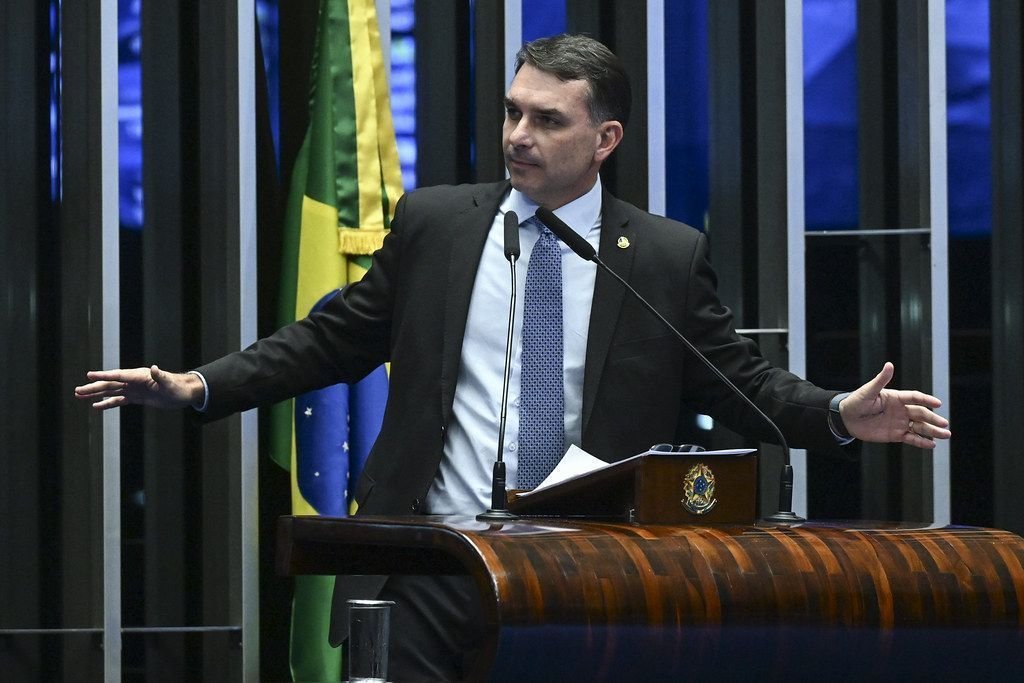 Flávio Bolsonaro considera Rodrigo Pacheco para o STF