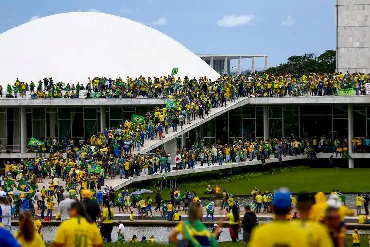 Congresso derrota Lula e abre caminho para reduzir penas de envolvidos em atos de 8 de janeiro