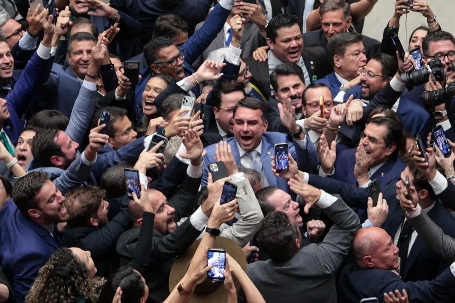 Crise política: derrotas no Congresso abalam governo Lula