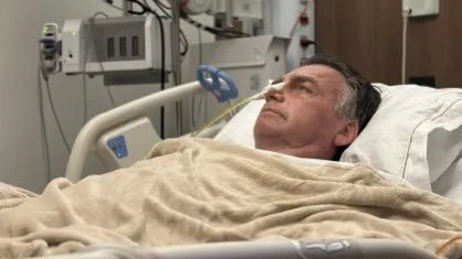 Bolsonaro passa por cirurgia e segue em observação hospitalar