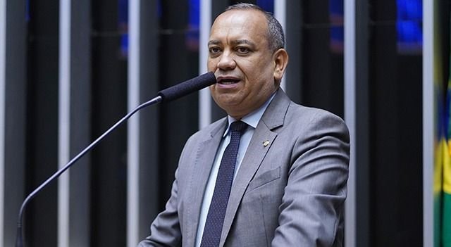 Deputado Max Lemos escapa de ataque a tiros em rodovia no Rio