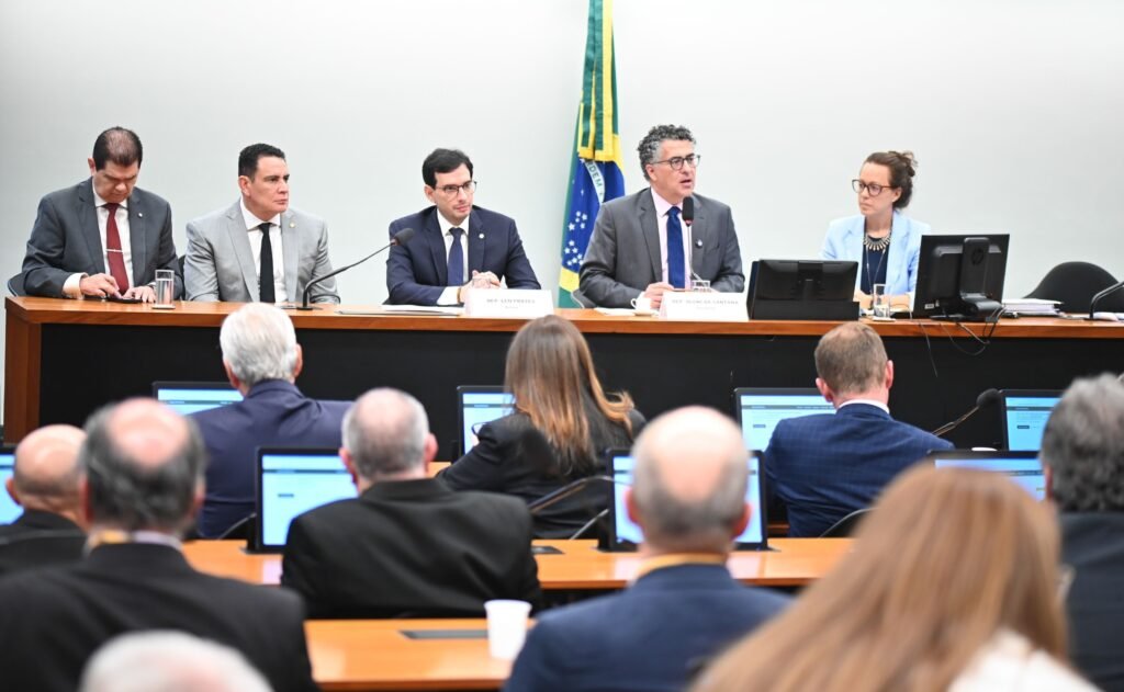 Comissão avança em audiências sobre redução da jornada 6x1