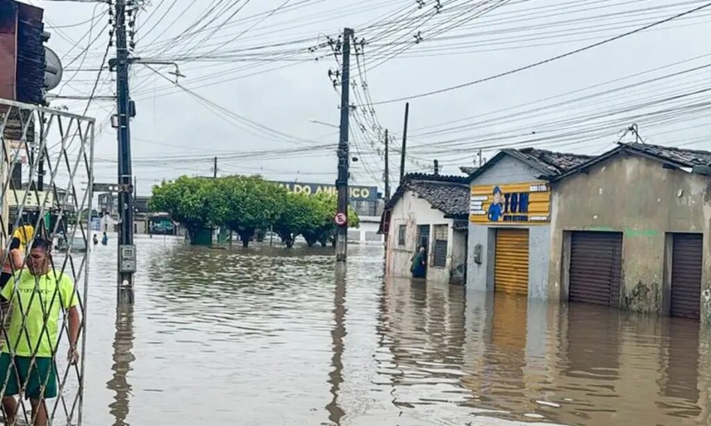 Pernambuco destina R$ 1,2 milhão para municípios afetados por chuvas